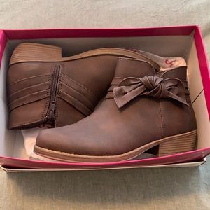 Girls chocolate brown ankle boots (with box)